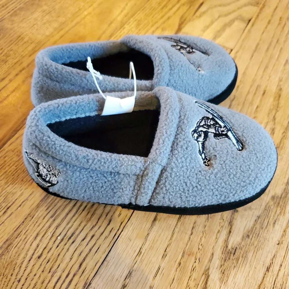 Vintage Boys' Old Navy grey fleece snowboarding slippers Size S (7/8)